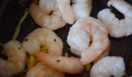 吃哈密瓜能不能吃虾子,美味搭配还是禁忌组合？