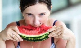 吃瓜的气质女人,揭秘吃瓜气质女性的独特魅力